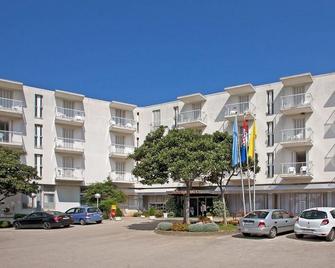 Hotel Adriatic - Omisalj - Building