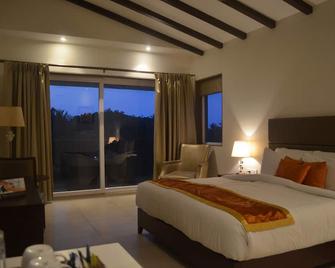 Lemon Tree Hotel Candolim Goa - Candolim - Bedroom