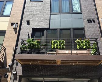 Modern townhouse with four levels - Alexandria - Building