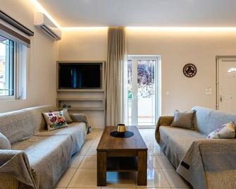 Filiatra Downtown Cozy Retreat - Homely Vibes - Filiatrá - Sala de estar
