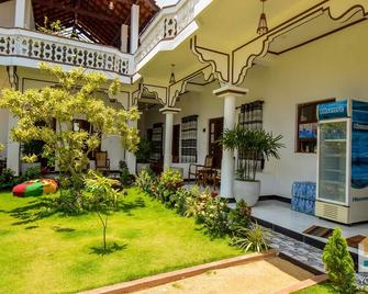 Sunset view beach hotel - Arugam