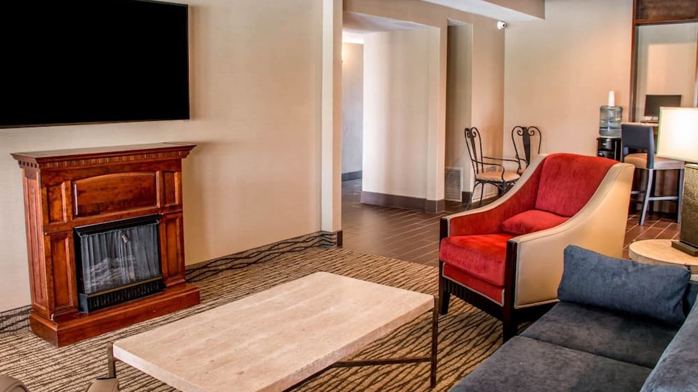 新紐布朗費爾斯凱富套房酒店 - 新布朗菲斯