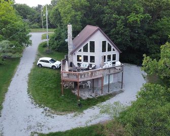 Pet Friendly Table Rock Lake Cabin w/ Stunning Lake Views of Shell Knob Bridge - Shell Knob - Building