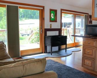 New Park Retreat & Event Center - Ithaca - Oturma odası
