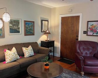 Spanish Silver Lake Bungalow Circa 1920 - Los Angeles - Sala