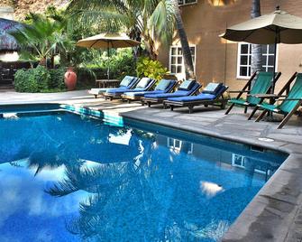 فندق ذا بنجالوز - كابو سان لوكاس - حوض السباحة