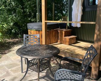 Heywood Glamping - Ormskirk - Innenhof