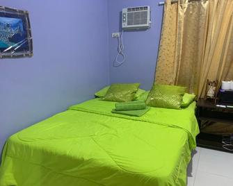 J & C Guesthouse - Moalboal - Slaapkamer