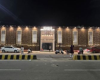 Hotel The Golden Palm - Khajuraho