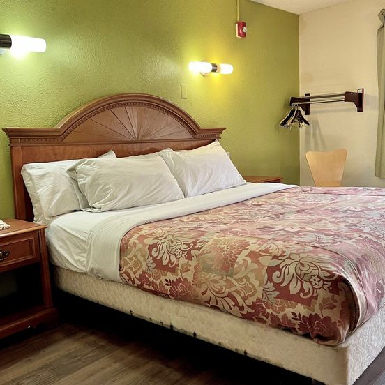 Bedroom view of Red Carpet Inn - New Brunswick