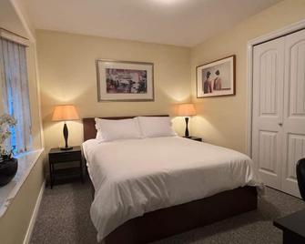 Friendly Home, where your family will be close to everything during your stay. - Vancouver - Schlafzimmer