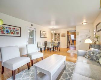 8 Mi to Lake Bowdoin Pet-Friendly Family Home! - Malta - Sala de estar