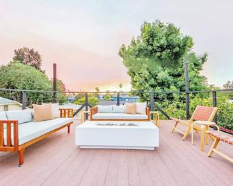 2 Units Oasia Villa w terrace 12 pax - Los Ángeles - Balcón