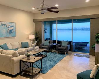 Directly On Gorgeous Lake June! Message Owner For Availability. - Lake Placid - Living room