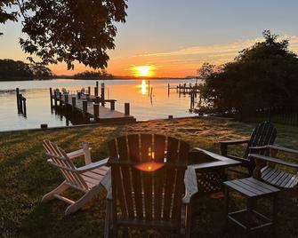 Chesapeake Bay Getaway | New Waterfront With Private Pier | Near Annapolis /Usna - Edgewater - Patio
