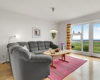 2 Bedroom Stunning Home In Højer - Højer - Sala de estar
