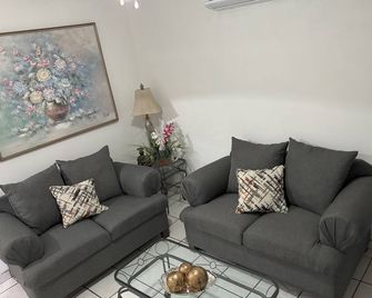 Beautiful full house with 3 bedrooms and 2 bathrooms! - We issue invoice. - Hermosillo - Living room