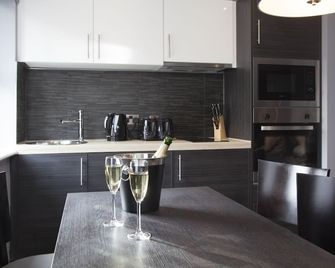 Epic Apart Hotel - Duke Street - Liverpool - Kitchen
