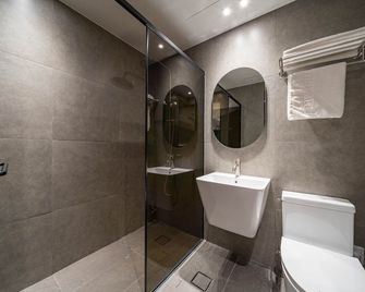 Jecheon The Wall Hotel - Jecheon - Bathroom