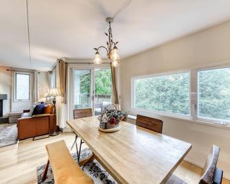 Resort condo with 3 pools, hot tub, sports courts, & convenient ski access - Warren - Dining room