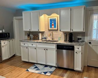 Excellent Reviews: 500 ft to beach and central air conditioning! - Plymouth - Køkken
