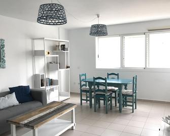 Apartment 50 meters from the sea. Double services and two bedrooms. - El Cotillo - Dining room