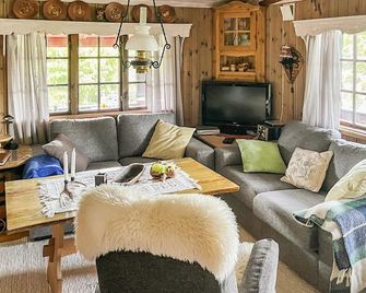 Cozy Home In Nissedal - Treungen - Living room