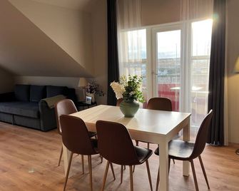 Hvammur Apartments by the Harbour - Hofn - Dining room