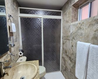 Hotel Roque - Torreón - Badkamer