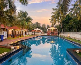 Blue Bay Beach Resort - Mahabalipuram - Pool