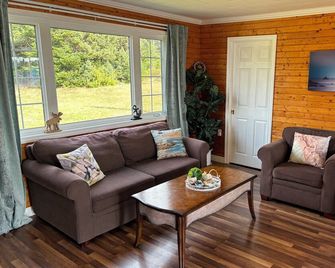 Quiet Cove Cottage Acreage Living-Rugged Coastline-Bonavista Peninsula - Bonavista - Wohnzimmer