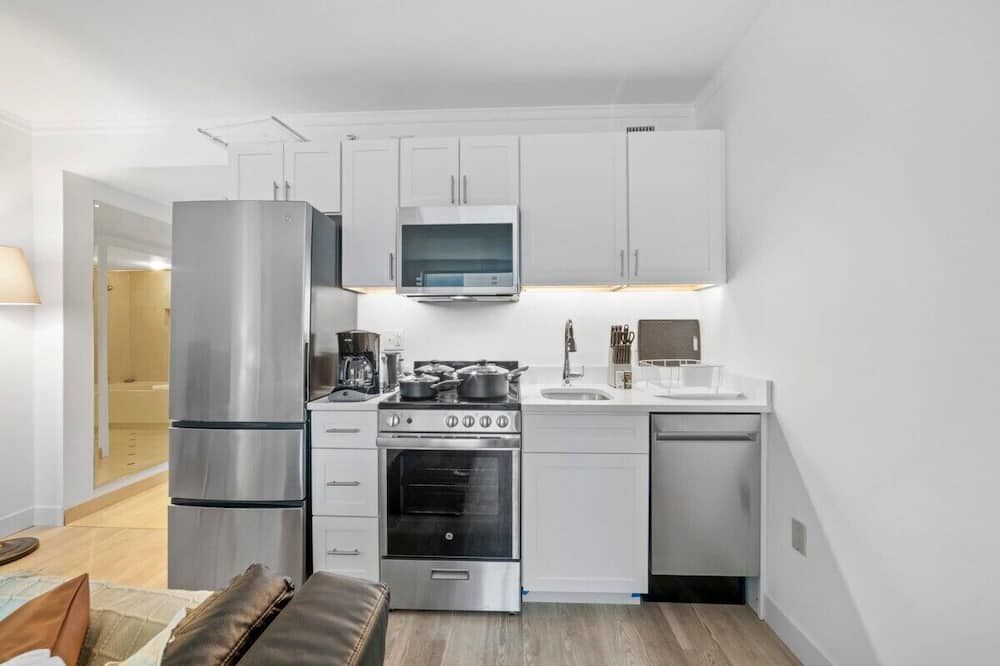 Sleep 4 Boardwalk Stylish Studio by CozySuites - אטלנטיק סיטי - מטבח