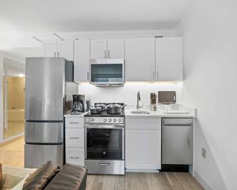 Sleep 4 Boardwalk Stylish Studio by CozySuites - Atlantic City - Kitchen