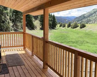 Cozy Cabin with mountain views close to rock creek! - Philipsburg