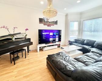 New Modern Spacious 4bdr Home by Golden Gate Park - San Francisco - Living room