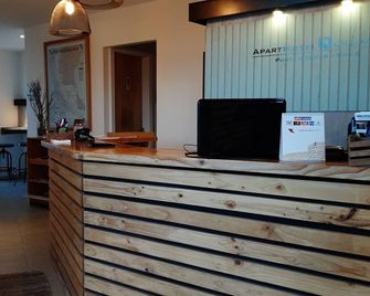 Apart Hotel Quillango - Punta Arenas - Receptionist