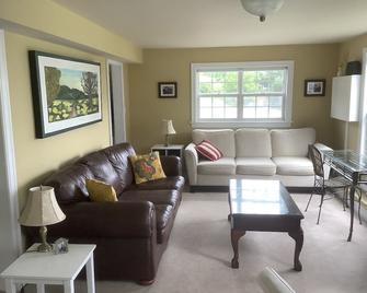 Beatonridge Guest House - Halifax - Living room