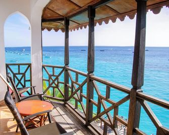 Langi Langi Beach Bungalows - ננגווי - מרפסת