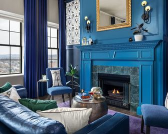 Landmark Inn - מרקט - סלון