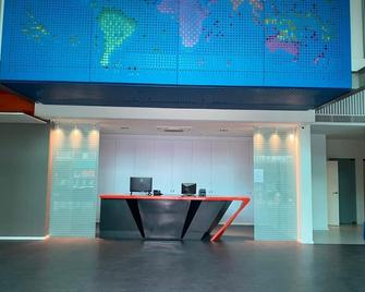Hotel Z zpaze - Bangkok - Front desk