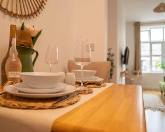 Boho Style - King Bed, Central, Super Fast Wi-Fi - Cambridge - Sală de mese