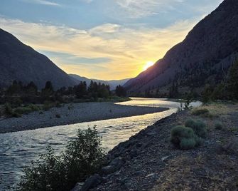 Similkameen Sunset Suite - Keremeos