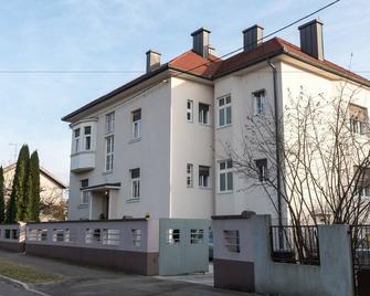 B&B Vila Teslova - Ljubljana - Rakennus