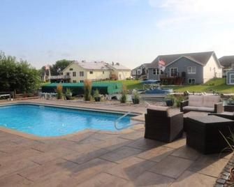 Simonton Lake Vacation Rental - Elkhart - Pool