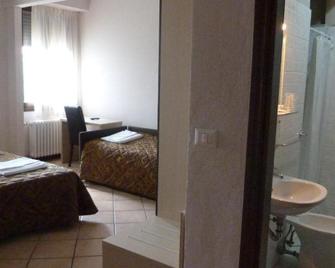 Hotel Eden - Vignola - Спальня