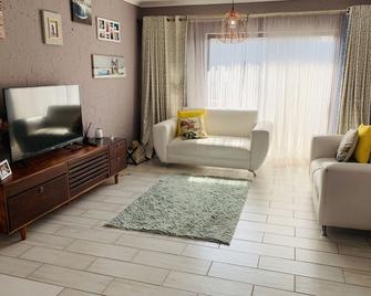 Uncapped Wifi & Ethernet - Boksburg - Living room