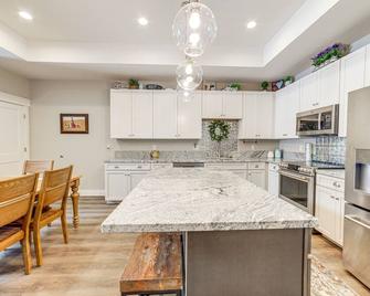 Bright Swan Valley Townhome Hike, Fish and Ski! - Swan Valley - Kitchen