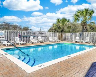Classic Beach Condo with a Shared Pool, Loft, & Grill - Walk to the Beach - St. George Island - Pool