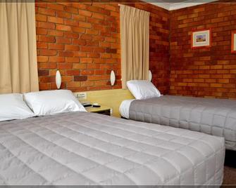 Peter Allen Motor Inn - Tenterfield - Bedroom