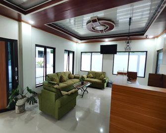 As Waru Hotel - Salatiga - Лоббі